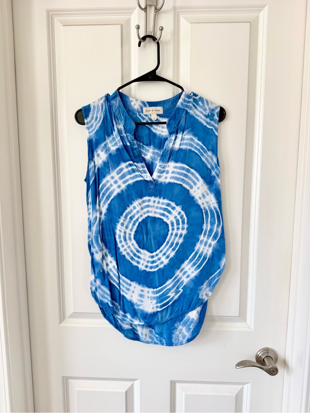 Cloth and Stone Blue Tie-Dye Sleeveless V-Neck Top